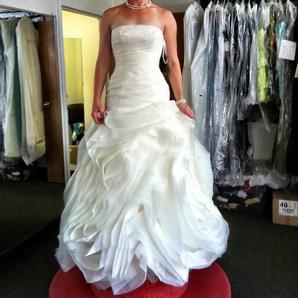 White by Vera Wang Dresses & Skirts - White by Vera Wang Wedding Dress Size 6